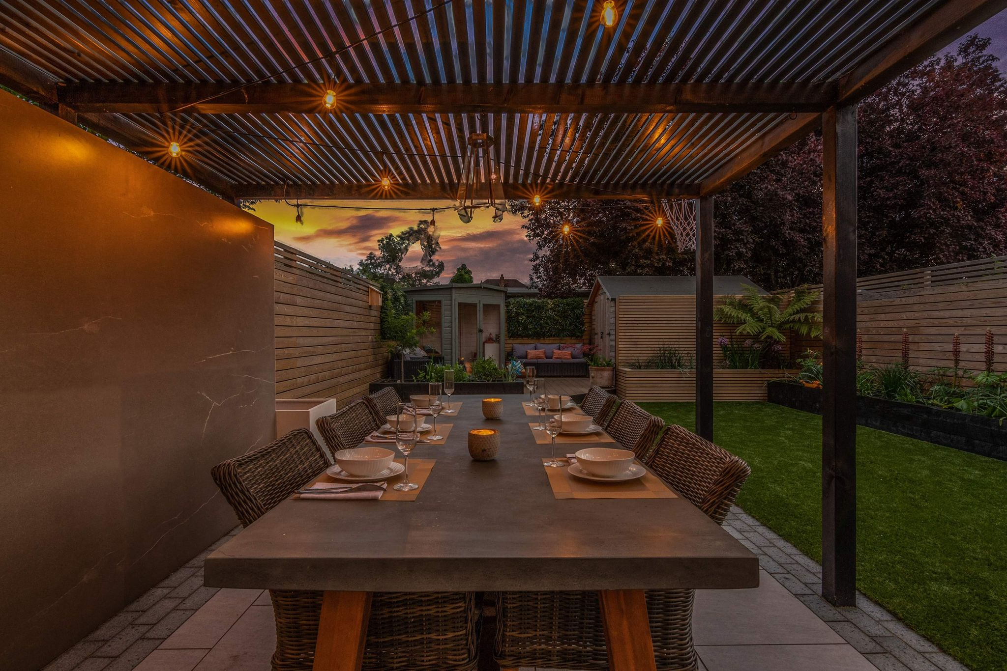 Luxury Outdoor Dining & Bespoke Pergola