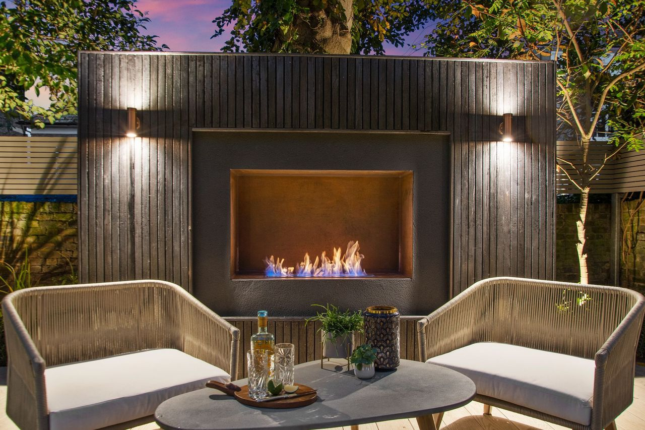 Fire Pit & Outdoor Fireplace