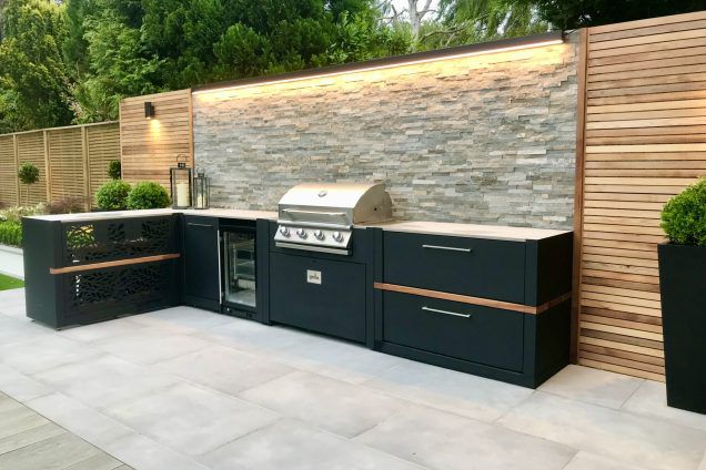Outdoor Kitchen & Dining Area
